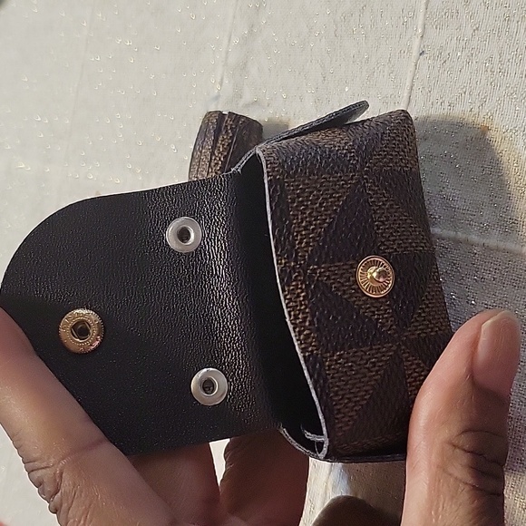 SMALL EAR POD HOLDER/ KEYCHAIN - Picture 2 of 4